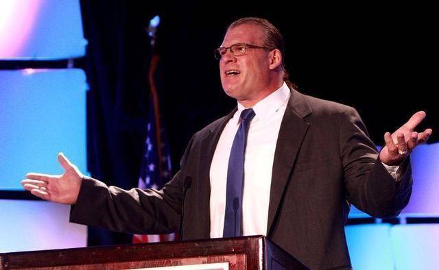 "红魔面具"凯恩:一个不想当市长的演员,就不是一个好的摔角手_比赛