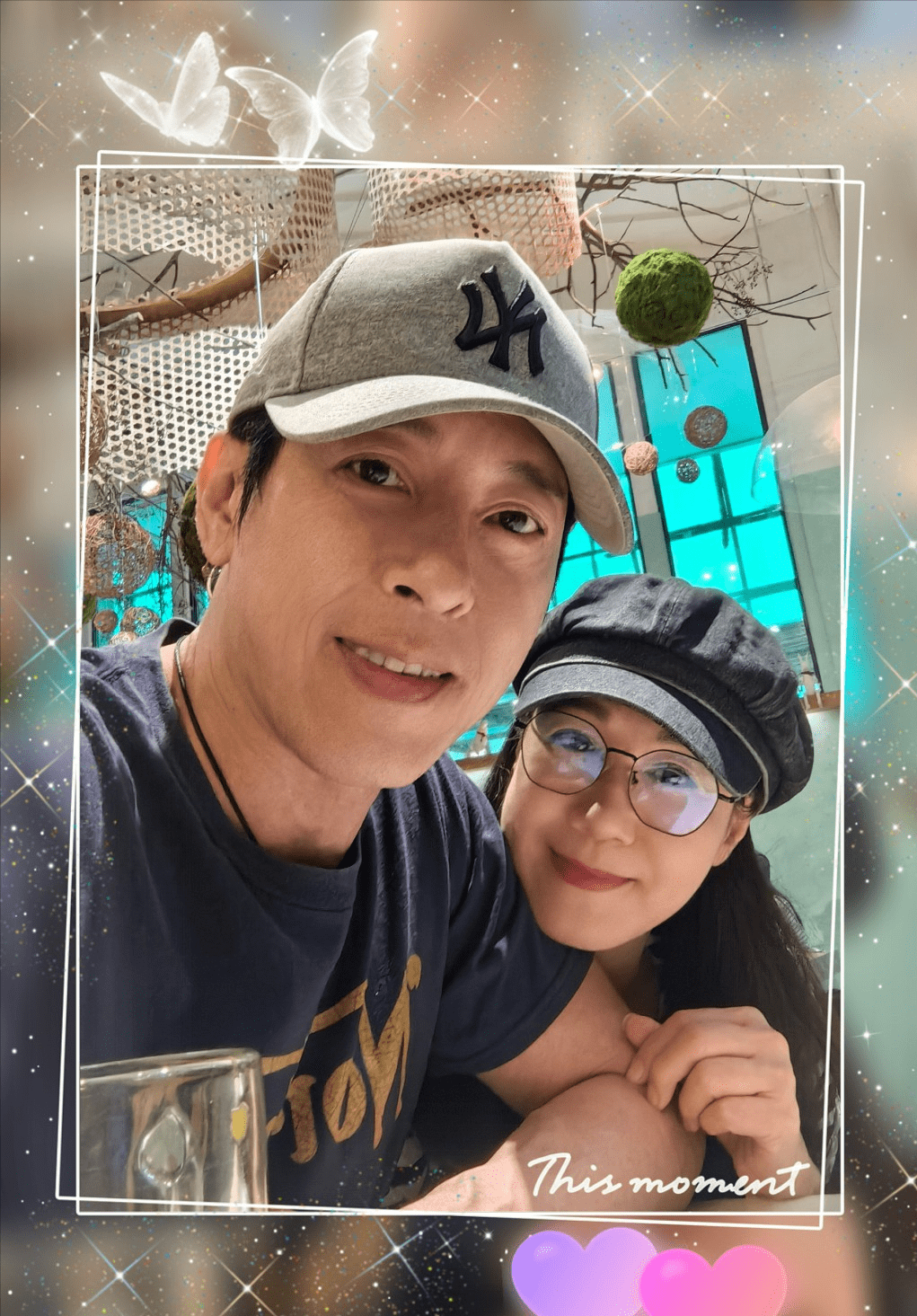 57岁吕颂贤近照曝光,年轻帅气打扮潮流,开餐厅眼镜店曝身价上亿_生活