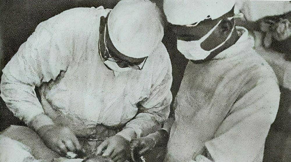 108岁老农杨逢钱突然昏厥,送医发现与子弹共生77年,怎么回事?