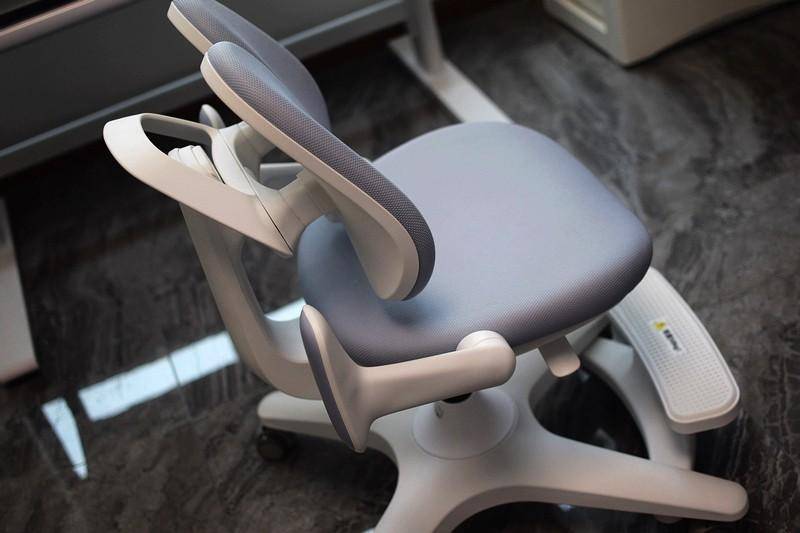 全光谱天幕灯 追背椅好坐姿 酷可立护眼学习桌椅