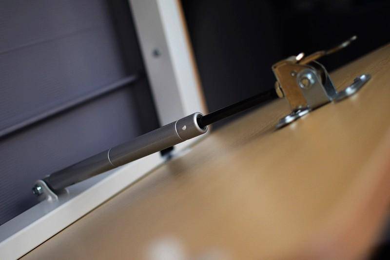 全光谱天幕灯 追背椅好坐姿 酷可立护眼学习桌椅