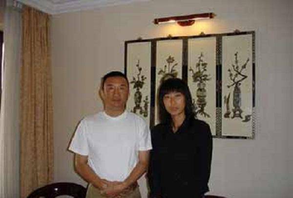 俄特种兵为救中国记者牺牲,死前将妻子托付他,卢宇光娶其妻报恩_生活