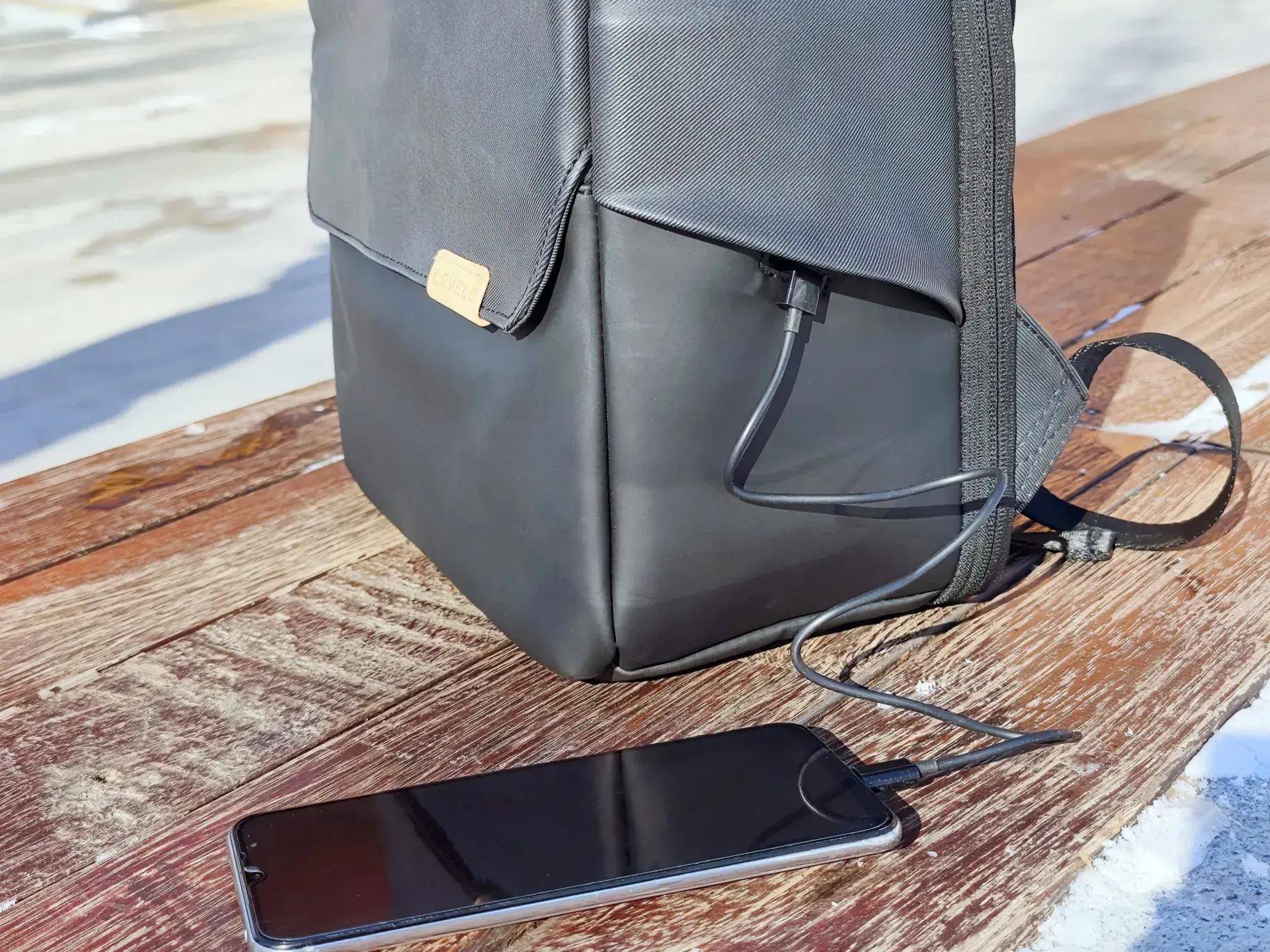 背起生活也背起从容，地平线8号零感背包用细节制胜的通勤搭子！