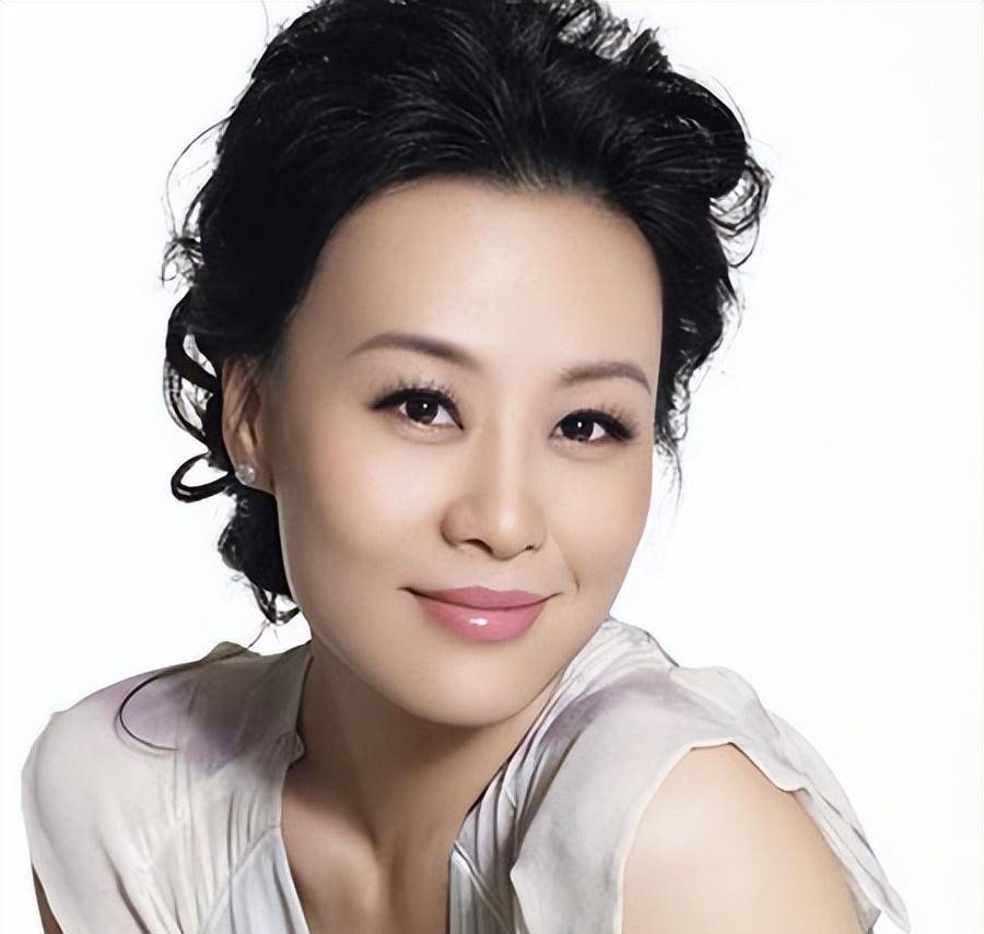 被国外巨星分手,嫁二婚老外却膝下无子,邬君梅的戏剧人生