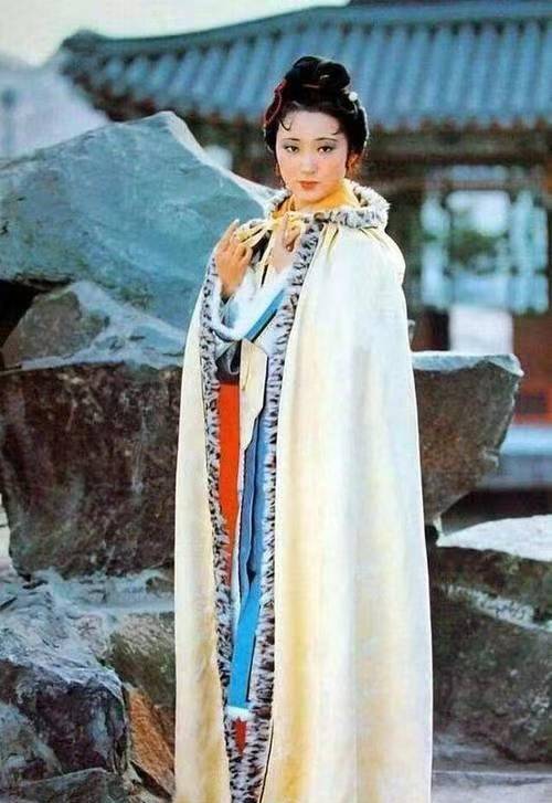 陈晓旭的22张挂历照片,古装眉目如画,现代装别有一番气质_林黛玉_封面