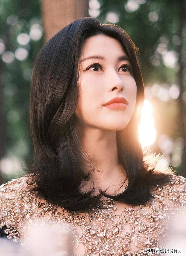 朱珠:风情万种的代名词!只看一眼就沦陷!_身材_线条_笑容