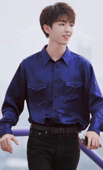 王俊凯成名后被抛弃,假唱恋情接连被揭,对方竟是大一轮的姐姐?