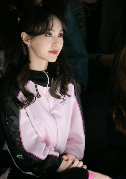 唐嫣晒双马尾自拍,37岁元气满满,甜美可爱似18岁少女_运动_样子_时候