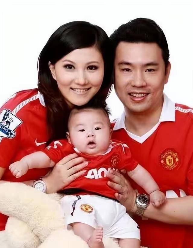 广东台主持人梁宇全家福,和妻子云菲都当领导,儿子如今13岁_云飞_丑闻