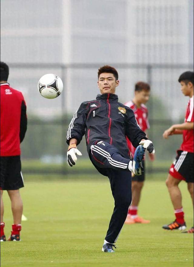 曾诚在申花命运迎来大反转,或主动服软留队,下赛季锁定亚冠首发_申花