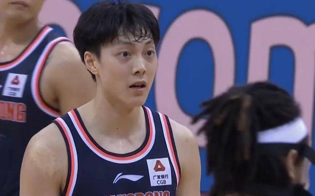 深圳三大核心拉胯,萨林杰心态受到影响,广东三节打花深圳男篮_沈梓捷