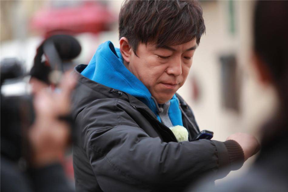 2019年,《被光抓走的人》票房扑街,而这却彻底撕开了黄渤的"遮羞布".