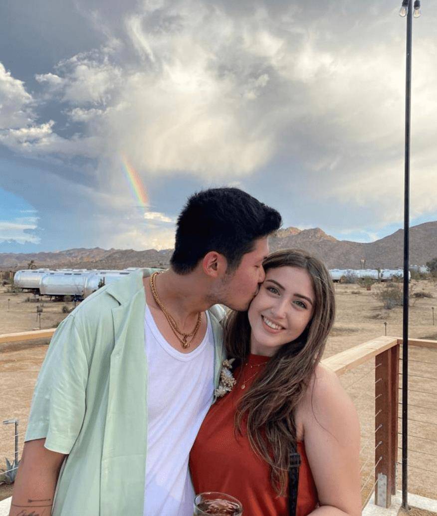 王敏德24岁儿子晒与新欢合照,对象是外籍摄影师,身材圆润丰腴_马士慧