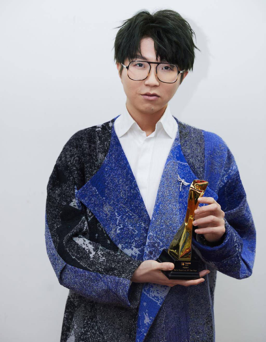 《囧妈》主题曲《给妈咪》而毛不易演唱了《囧妈》片尾曲《红莓花儿开