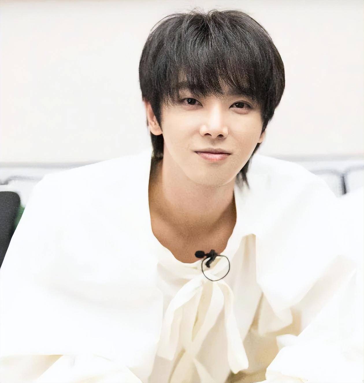 罗云熙新剧开播,他的颜值成《长月烬明》败笔_华晨宇_薛之谦_网友