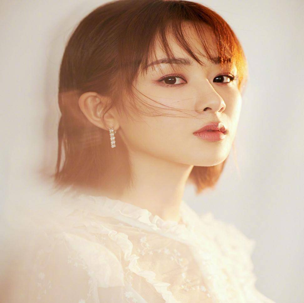 比如赵薇,李沁,谭松韵,景甜,张子枫.我不太喜欢那些五官精致的人.