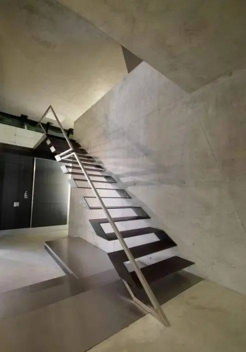 看多了规规矩矩的楼梯,没想到还有这8种特殊样式,让人眼前一亮_造型