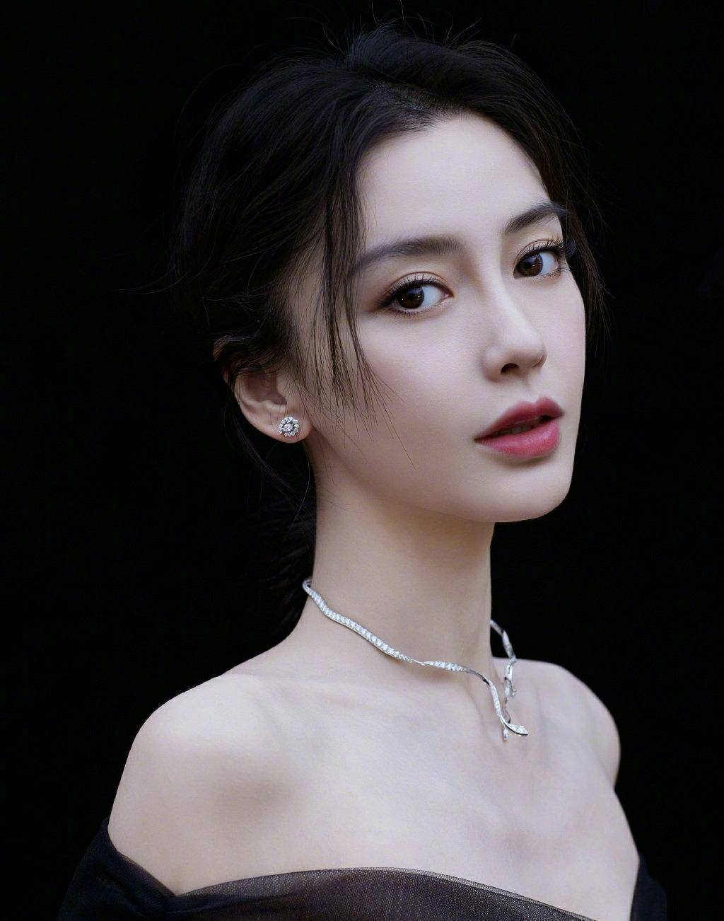 杨颖,赵丽颖,景甜为品牌方换头像,宣传完立马换回_迪奥_明星