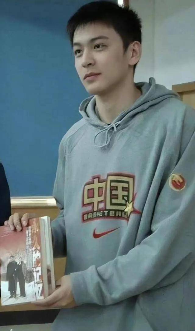 杨鸣从起诉离婚到和平分手,只因妻子一句话,并给了他最后的体面_杨明