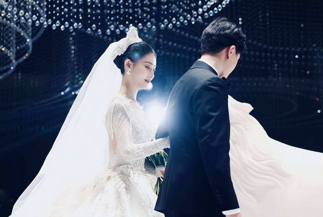 如云也于今年5月3日在老家重庆结婚,孙云如就是那个撞脸黄子韬的选手