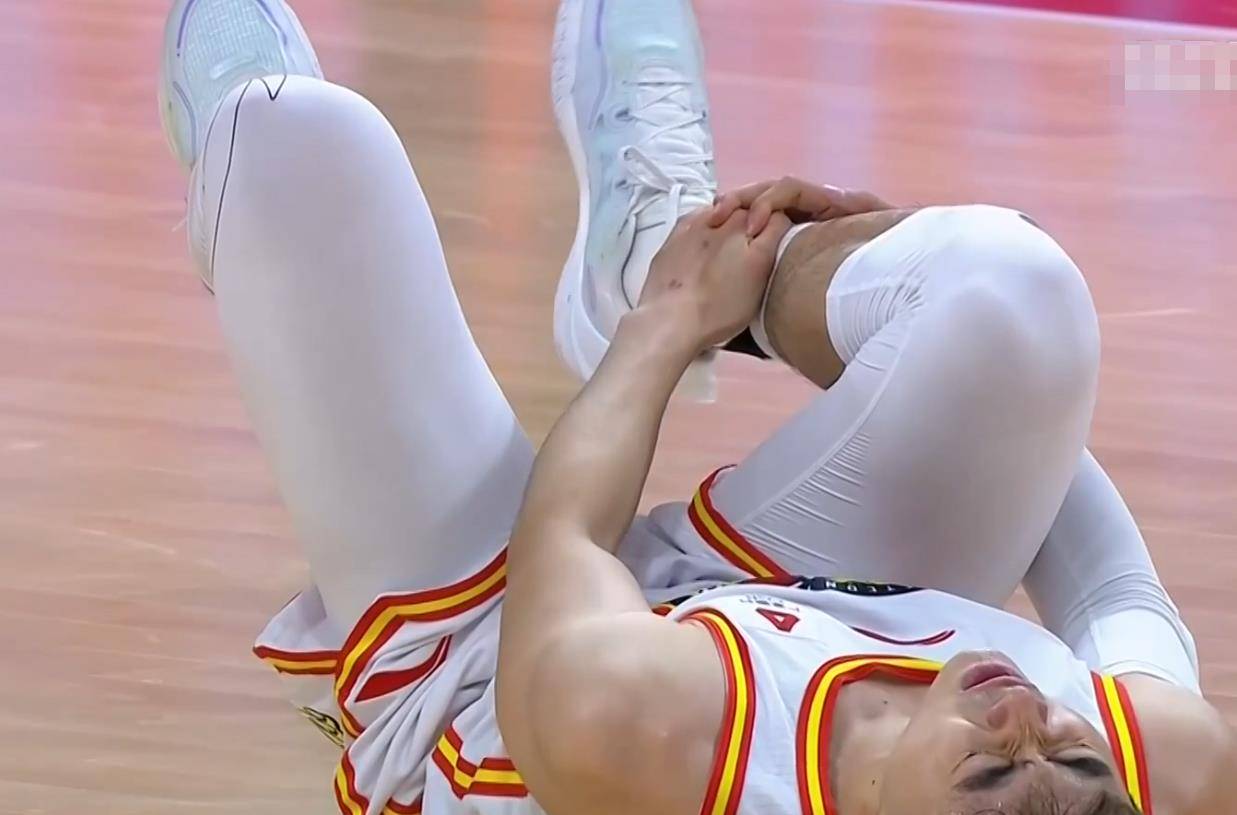 垫脚不违体,三罚变发球!