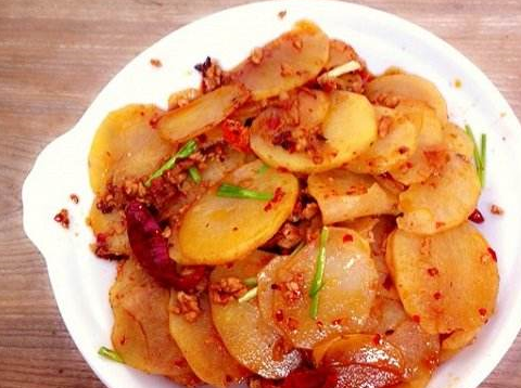 土豆和它才是“天生一对”，我家隔三差五必做，不放肉比肉还香！(图8)