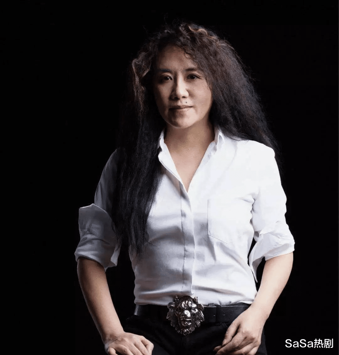 导演王潮歌晒照,她不怕拍丑照,女强人也能做到家庭和事业双丰收_徐东