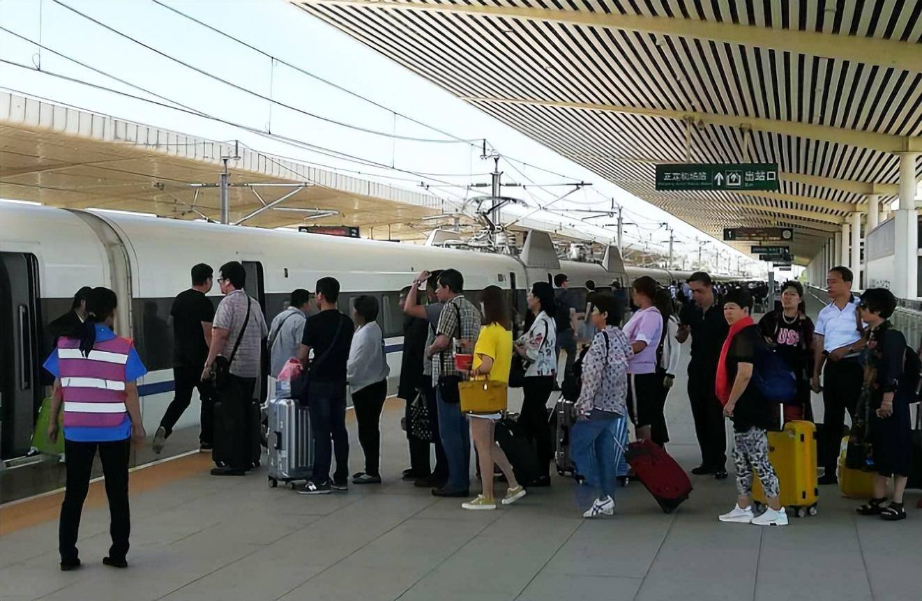 中国客流量那么大，为何高铁却夜间停运?这真不算资源浪费吗？(图9)