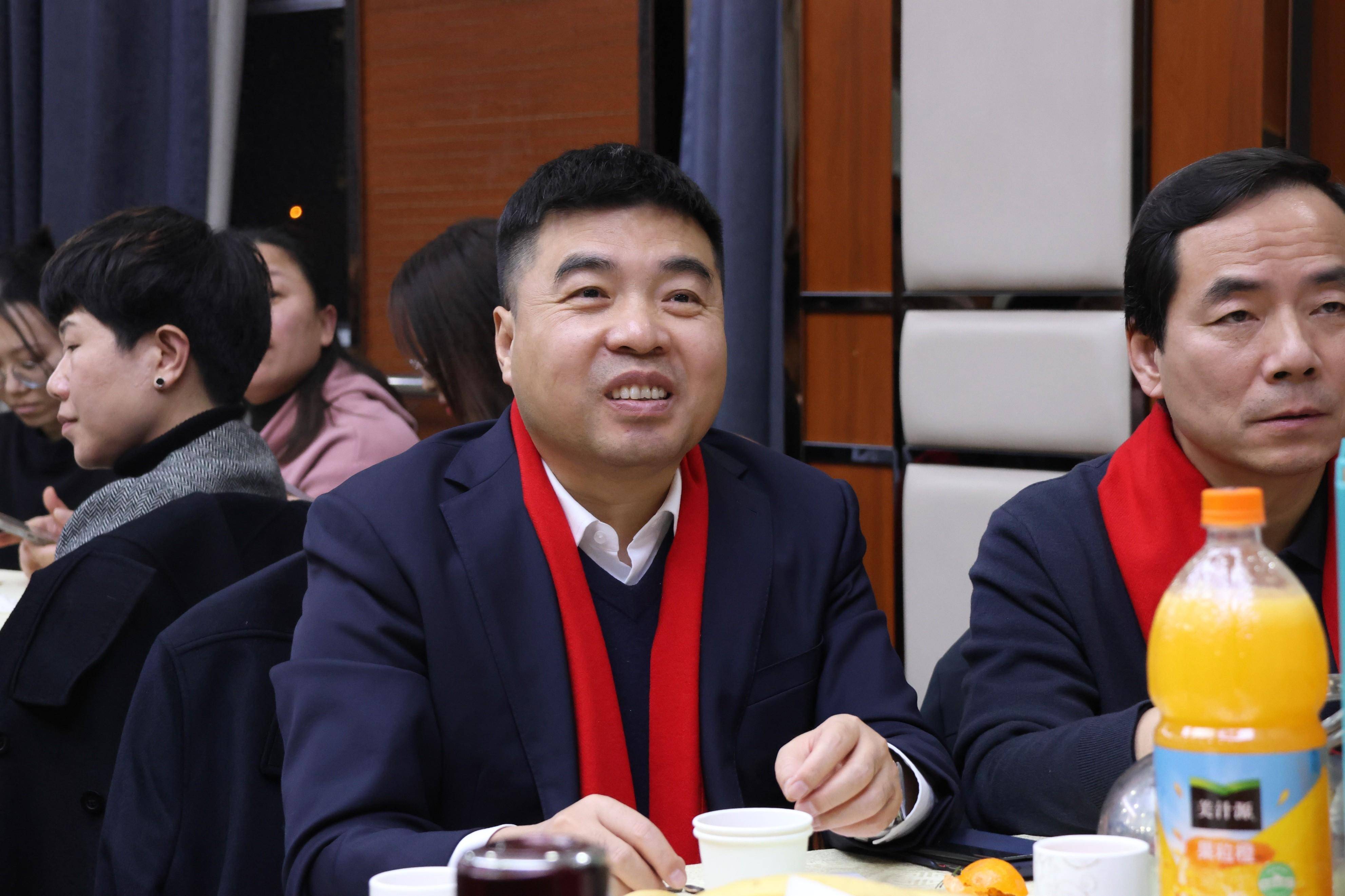 姜新佩,校企合作与社会服务部部长王俊昆,土木与建筑学院院长王明生