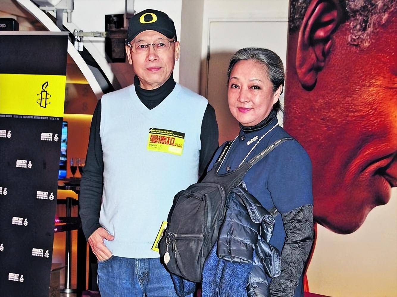 一代君子演员岳华,4段恋爱2场婚姻,无一人说他不好,低调实力派_郑佩佩