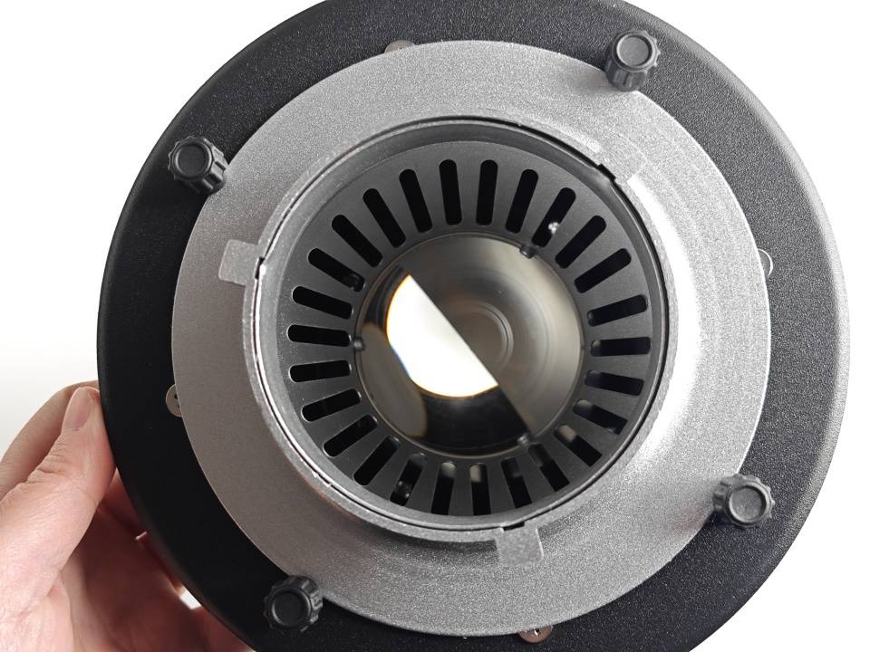 喜欢摄影一定要整一个纽尔聚光筒,有了它我们就可以随意雕刻光线,速出大片!