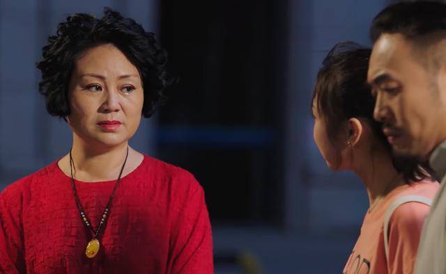 大胖和二柱子非常期盼女儿小茹带着姑爷回家,谁能想到却是一个和自己