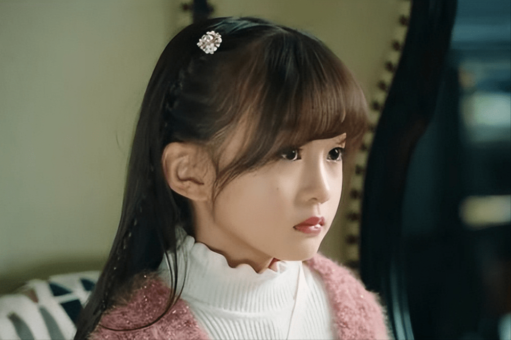 半年后,陈芷琰大胆了不少,已经看不出曾经的羞涩