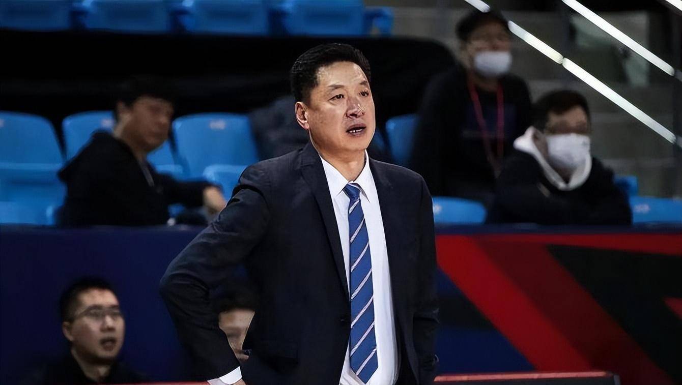 上海男篮要做调整了,李秋平或走上前台,李春江以体面方式隐退_山东