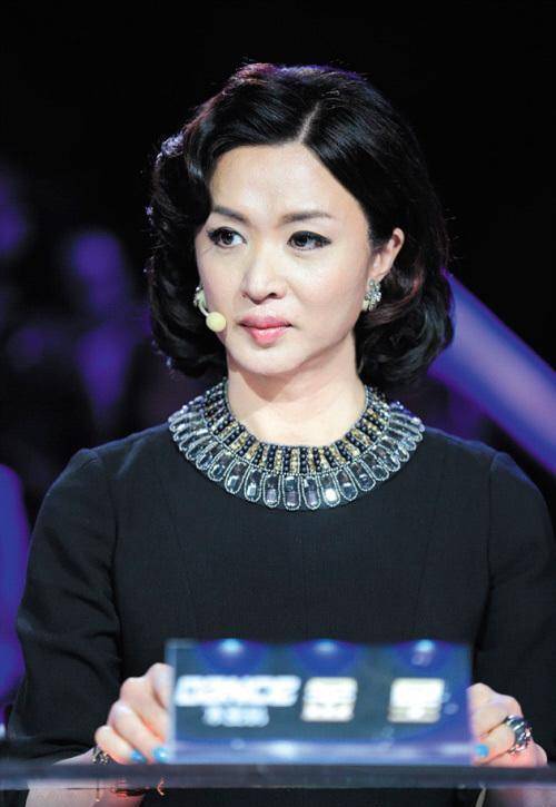 《超级演说家》和《今夜百乐门》,都是非常受欢迎的节目,而且金星也真