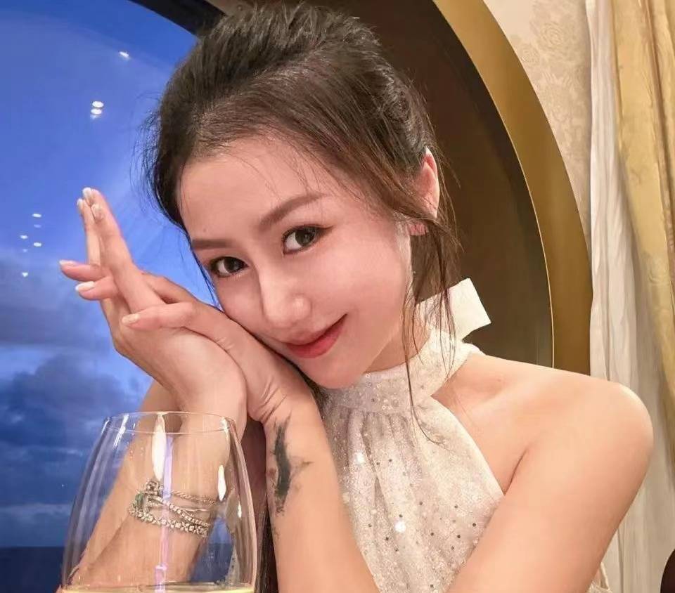 孙悦前妻移民美国,晒近照纹身显眼,曼妙身材吸引眼球_陈露_1_cba