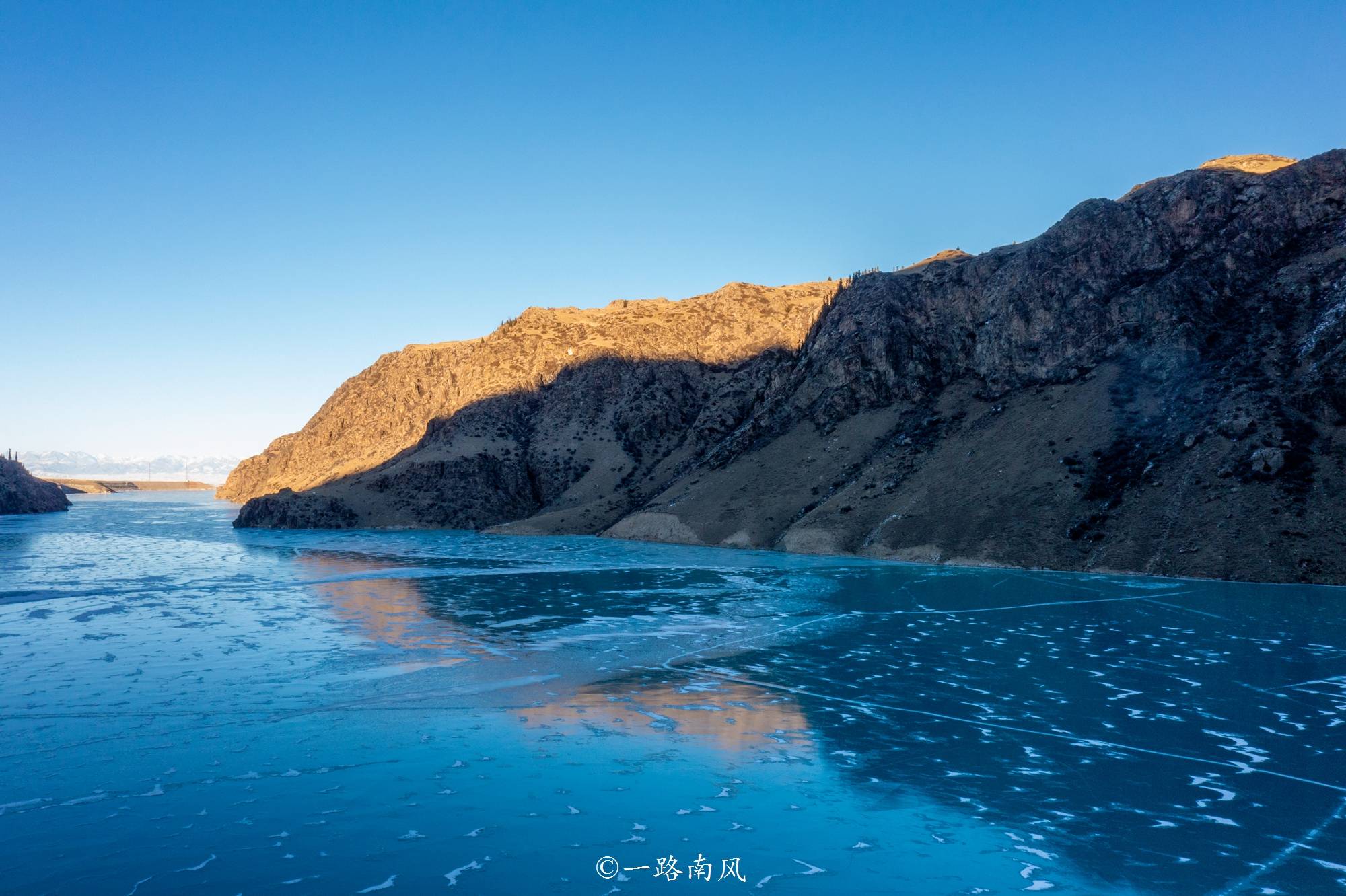 新疆宝藏级旅游县,自古盛产汗血宝马,玉湖的蓝冰世界罕见_天马_昭苏县