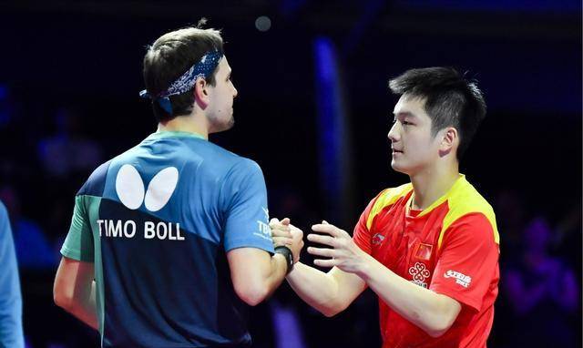 樊振东以2-4输给了马龙,失去了金牌,无缘超级大满贯