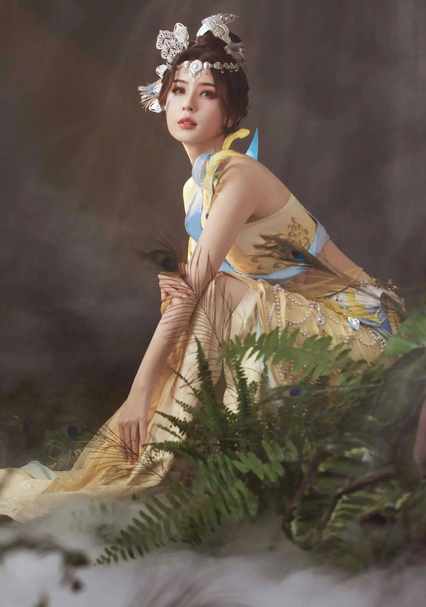哈妮克孜化身孔雀公主,美貌与神秘完美融合,网友直呼炸裂!