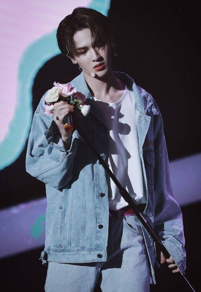 《偶练》九子童年照曝光:蔡徐坤朱正廷自小可爱,变化最大的是他_时候