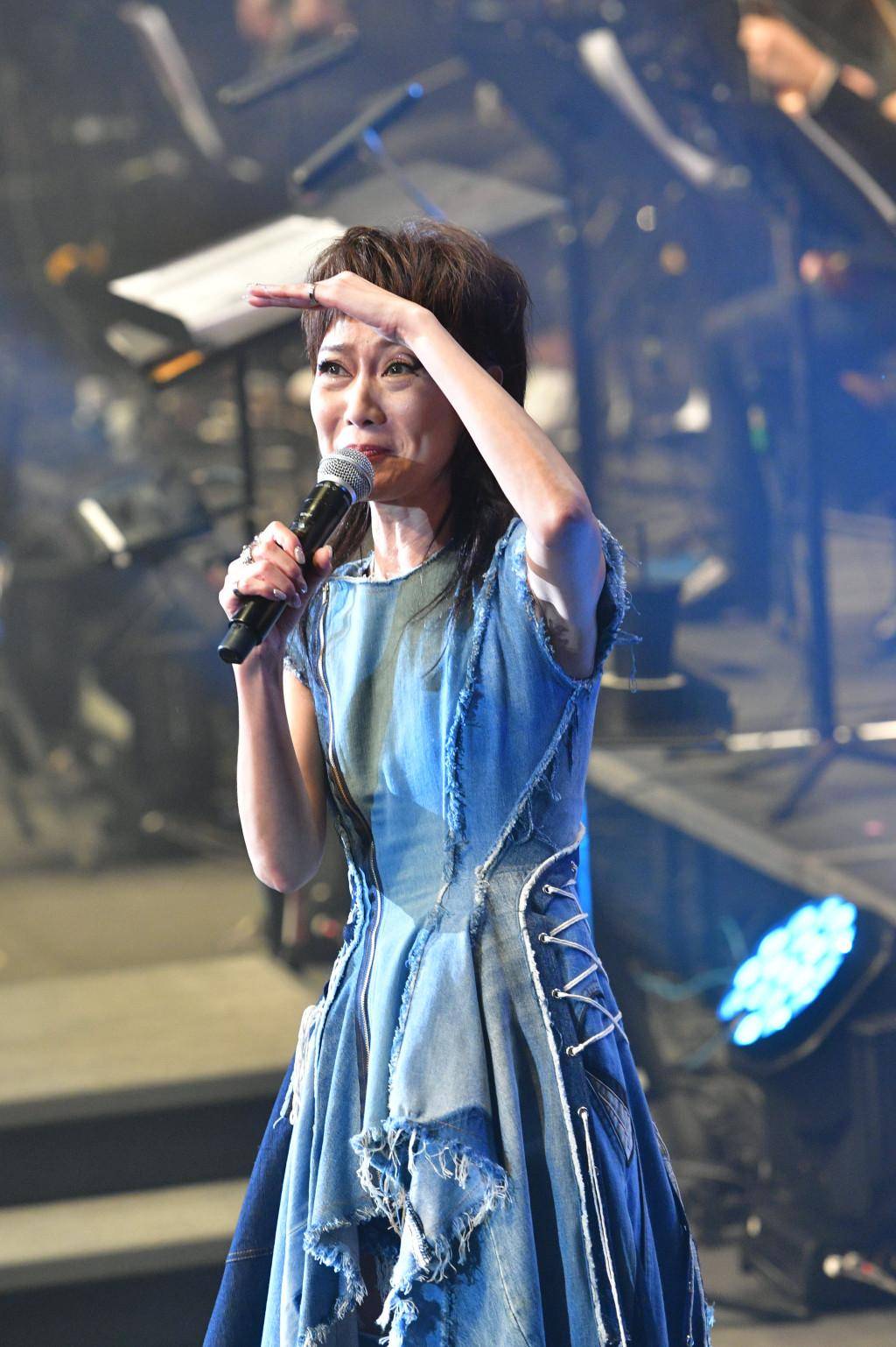 虽然今次只开一场,但赵学而演唱完后表示已够喉,她指因与管弦乐团合作