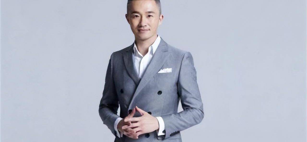 原创"上海一哥"程雷,身患肝炎娶小18岁娇妻主持,今夫妻俩退居幕后_王