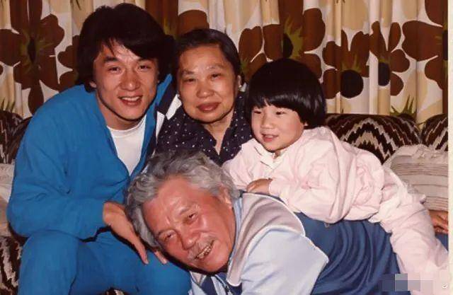 成龙同父异母亲哥哥,10岁时被留在安徽老家,73岁才见到明星弟弟_父亲