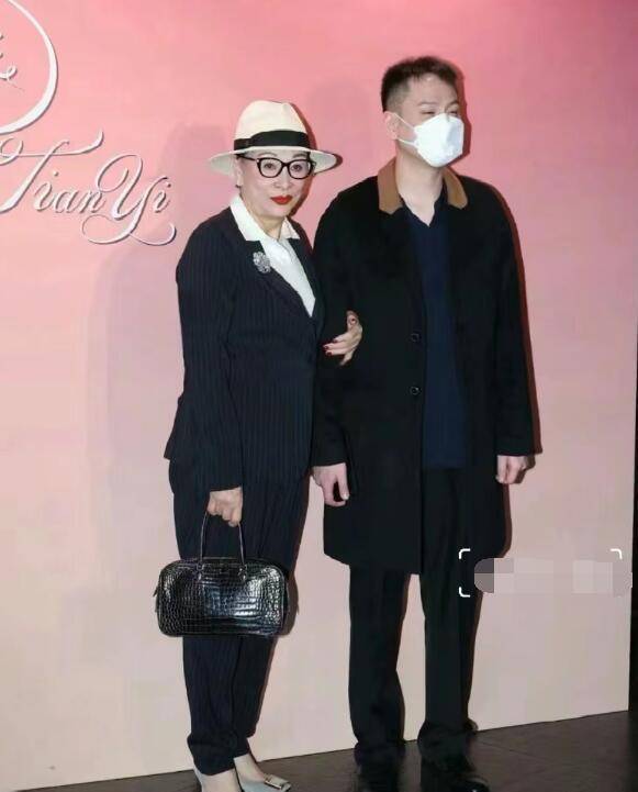 张艾嘉儿子大婚:曾志伟彭于晏捧场,刘若英醉酒唱歌,菜色太壕气_婚礼