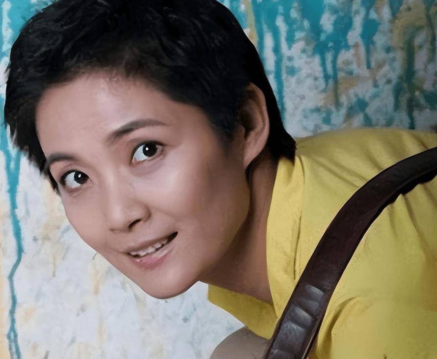 李婷:隐瞒病情独自抗癌9年,葬礼上前夫张子健与女儿哭成泪人_电影