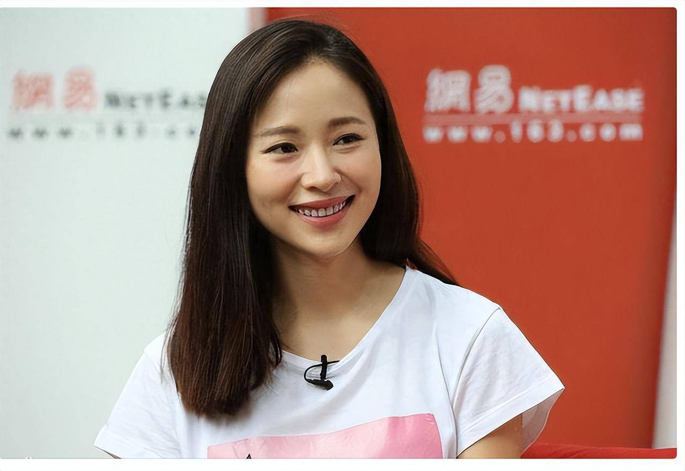 关于女演员江一燕的各种传闻也属于此类话题.