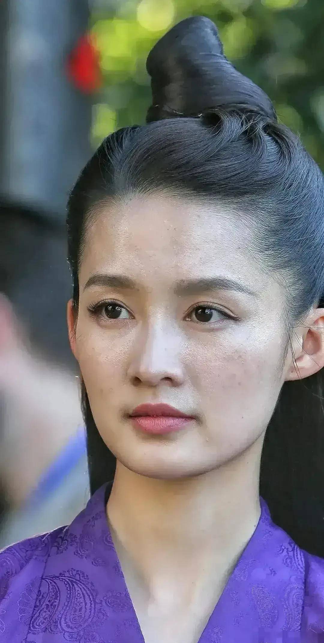 李沁,1990年出生江苏苏州昆山巴城镇,她令我觉得方脸也可以很美_李勤