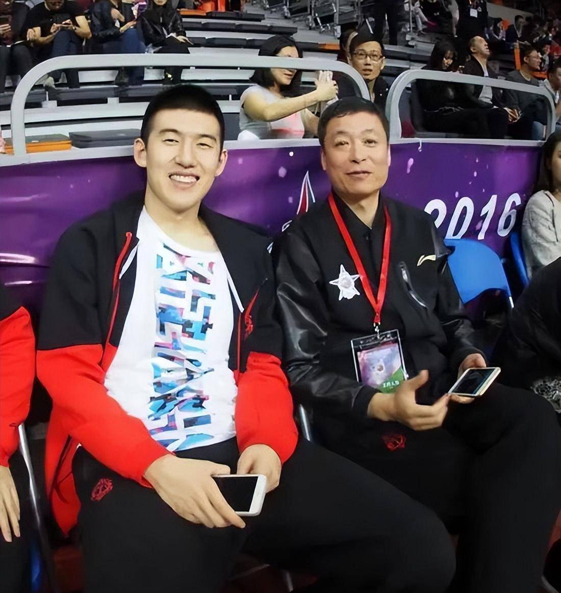 女篮名将展淑萍:丧夫后嫁未婚男,她为再婚男子的父爱感动落泪_教练