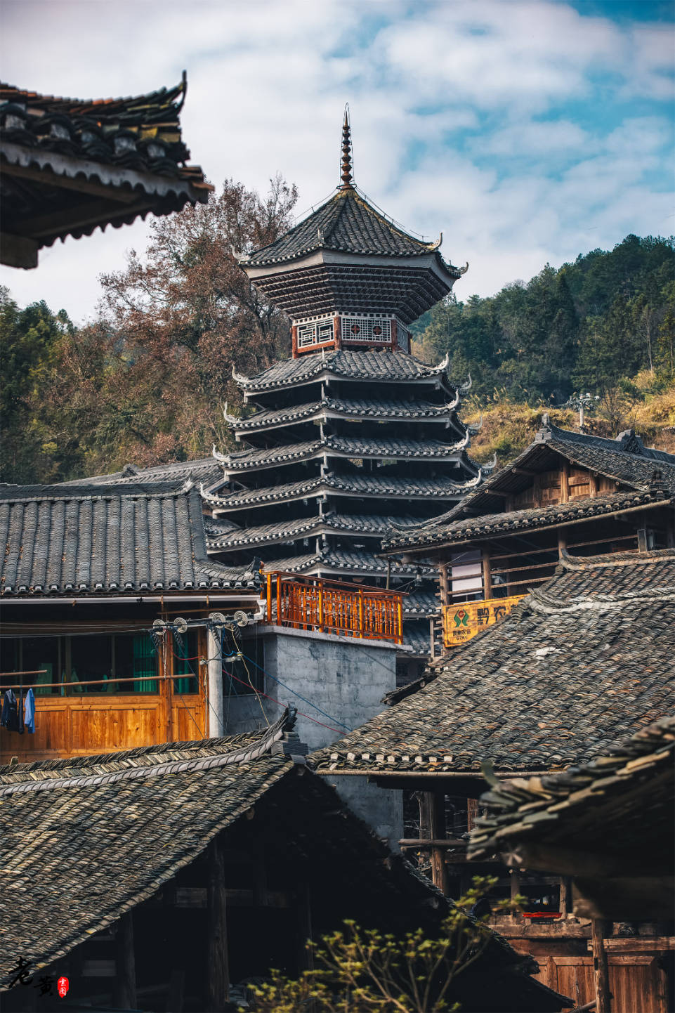 景点名:大利侗寨地址:贵州黔东南榕江县栽麻乡大利村出行方式:1,高铁