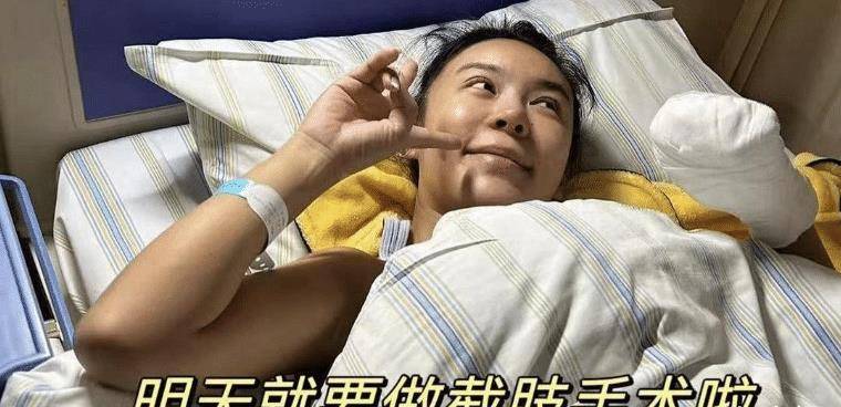 就在近日,洪天明的绯闻女友传出了非常不好的消息,头发全都被剃光